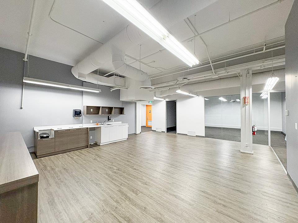 555 Richards St, Vancouver, BC