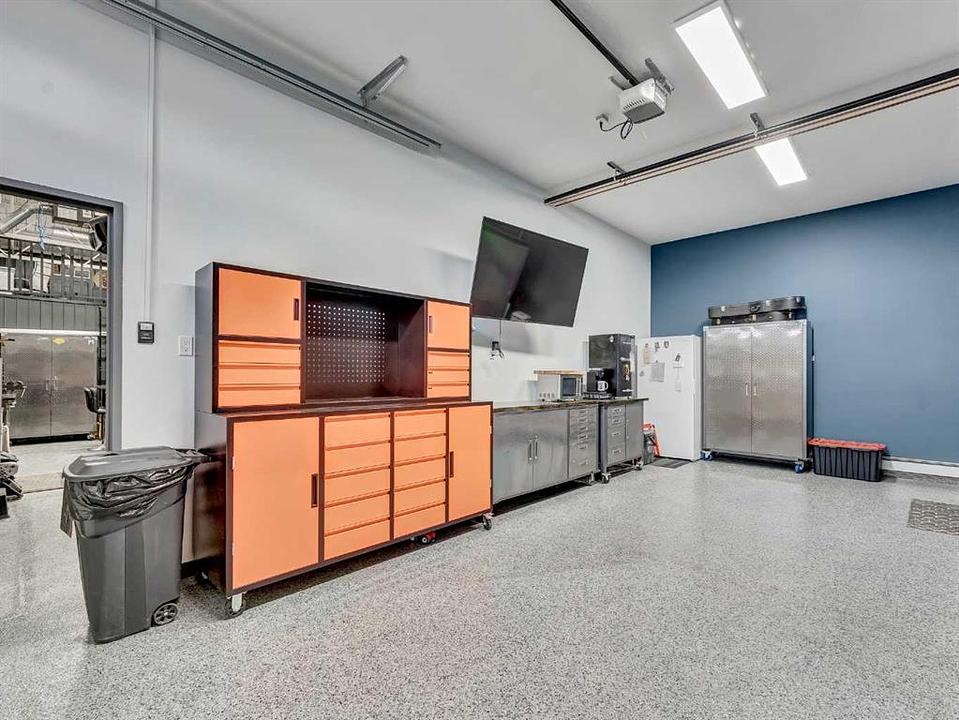 133 South Railway Avenue, Irvine, AB