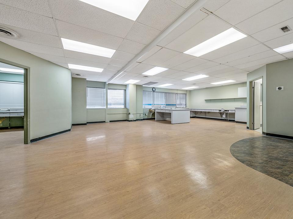 200 - 120 8 Street South, Lethbridge, AB