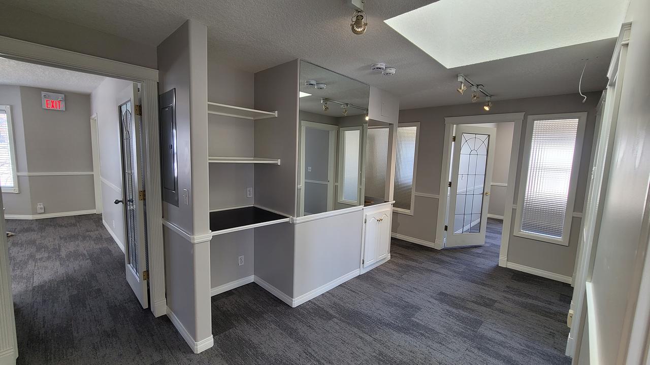 200 - 5520 2 Street Southwest, Calgary, AB