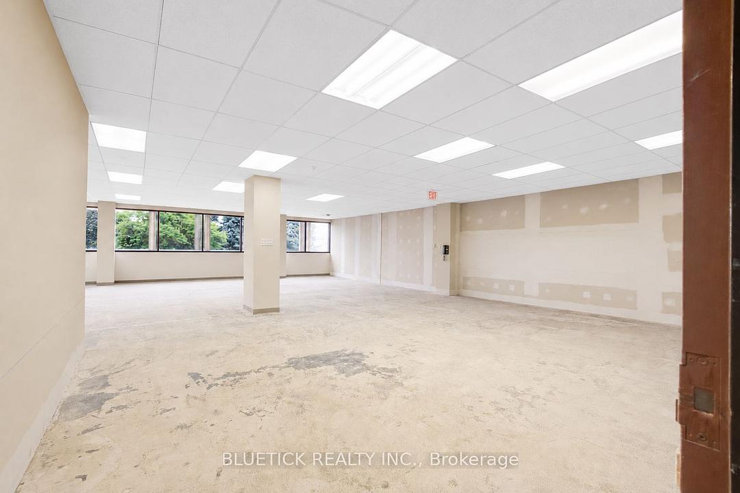 202 - 700 Dorval Drive, Oakville, ON