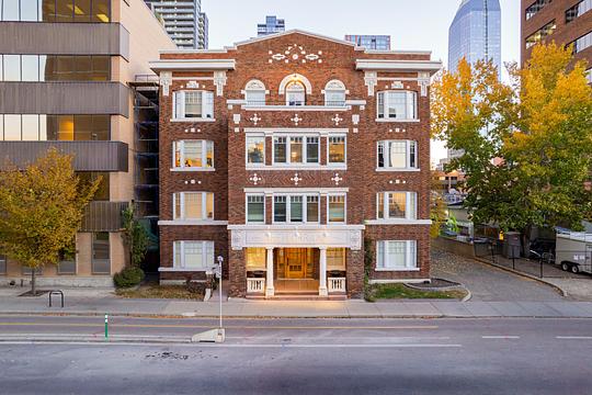 620 12 Ave SW, Calgary, AB