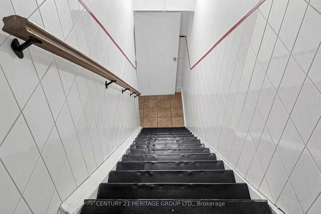 1993 Lawrence Avenue East, Toronto, ON