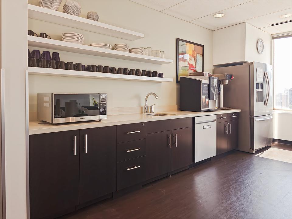 1400 - 90 Burnhamthorpe Road West, Mississauga, ON