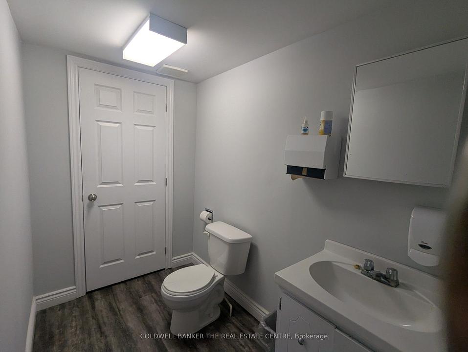 Upper - B - 284 Dunlop Street West, Barrie, ON