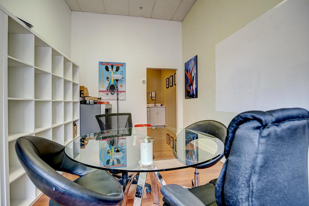 Office - 204 Rue Notre-Dame Ouest, Montréal, QC