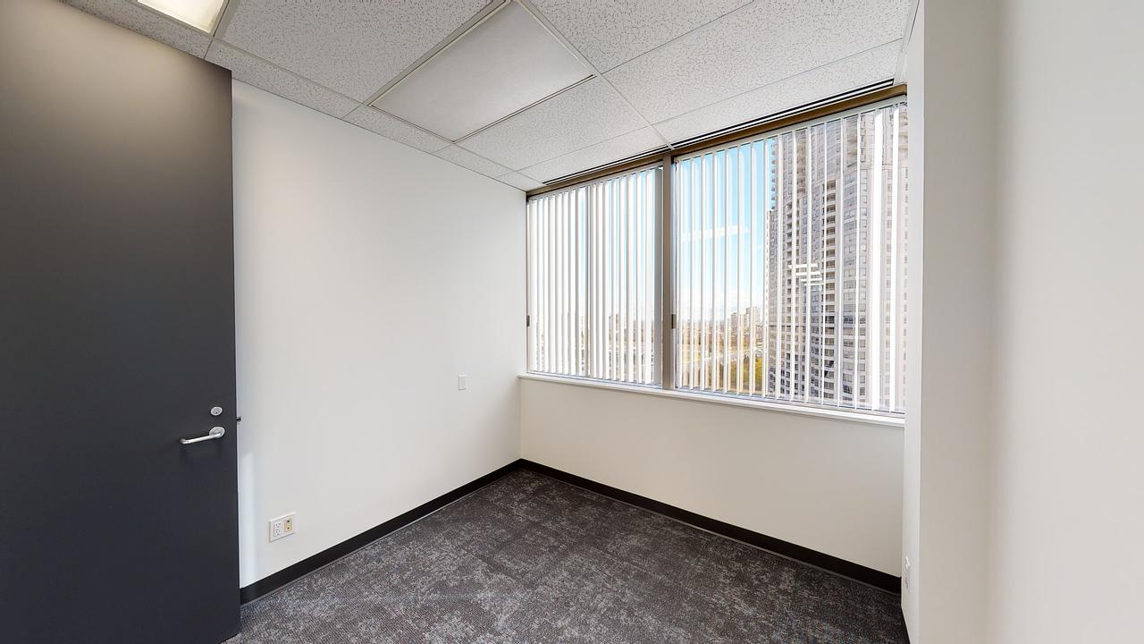 800 - 30 Eglinton Avenue West, Mississauga, ON