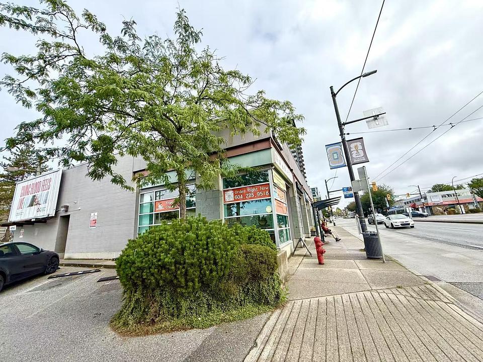 8631 Granville Street, Vancouver, BC