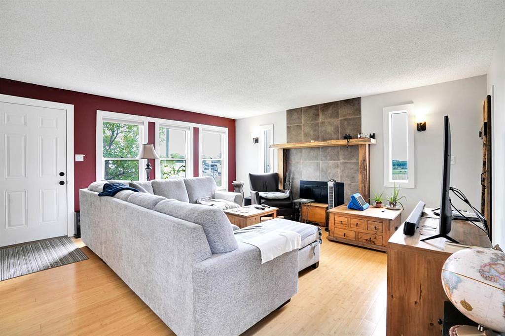 8-1415 sec 582 Highway, Didsbury, AB