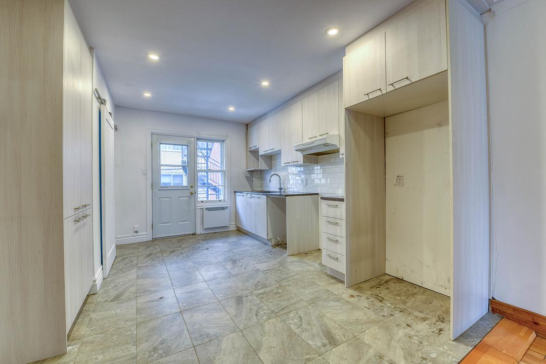 4 - 2710-2714 Rue Sherbrooke Est, Montréal, QC