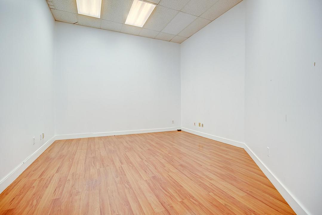Office - 204 Rue Notre-Dame Ouest, Montréal, QC