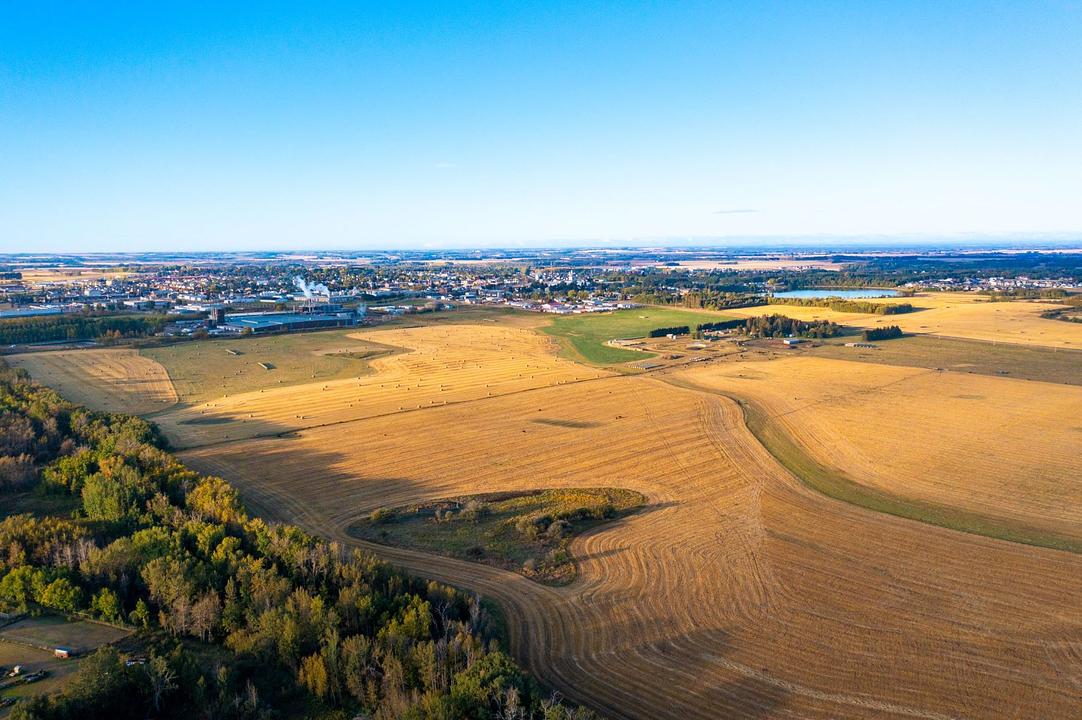 6340 C And East Trail, Innisfail, AB