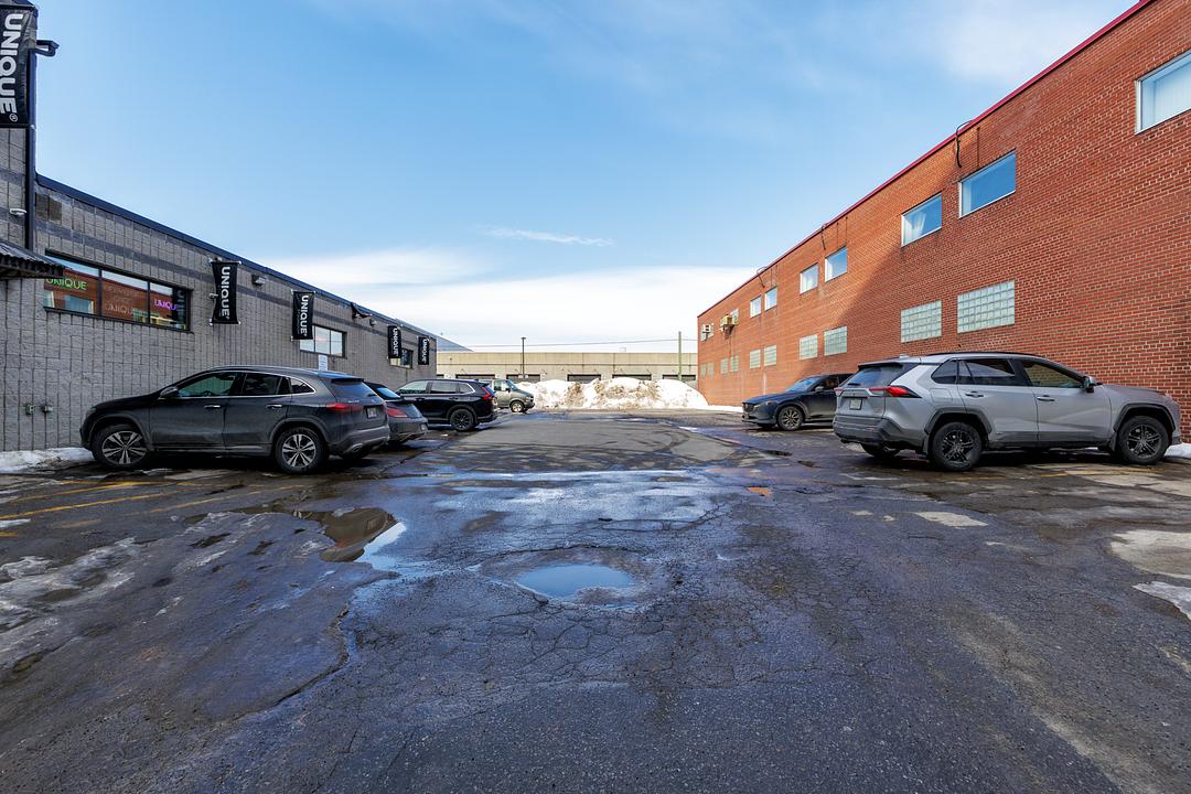 9455 Boulevard Saint-Laurent, Montréal, QC