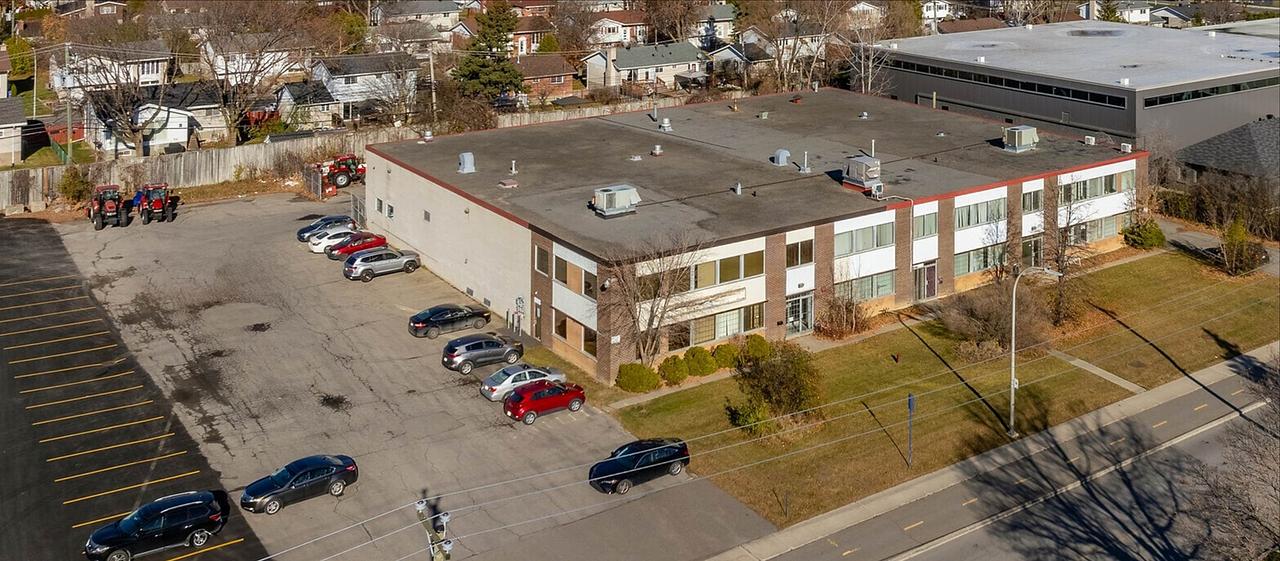 123 Avenue Labrosse, Pointe-Claire, QC