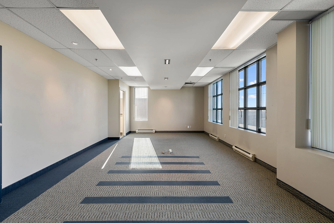 230 - 8150 Boulevard Métropolitain Est, Montréal, QC