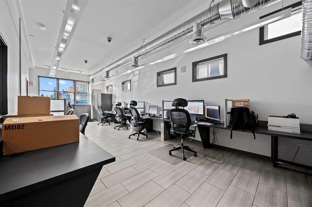 1742 10 Avenue Southwest, Calgary, AB