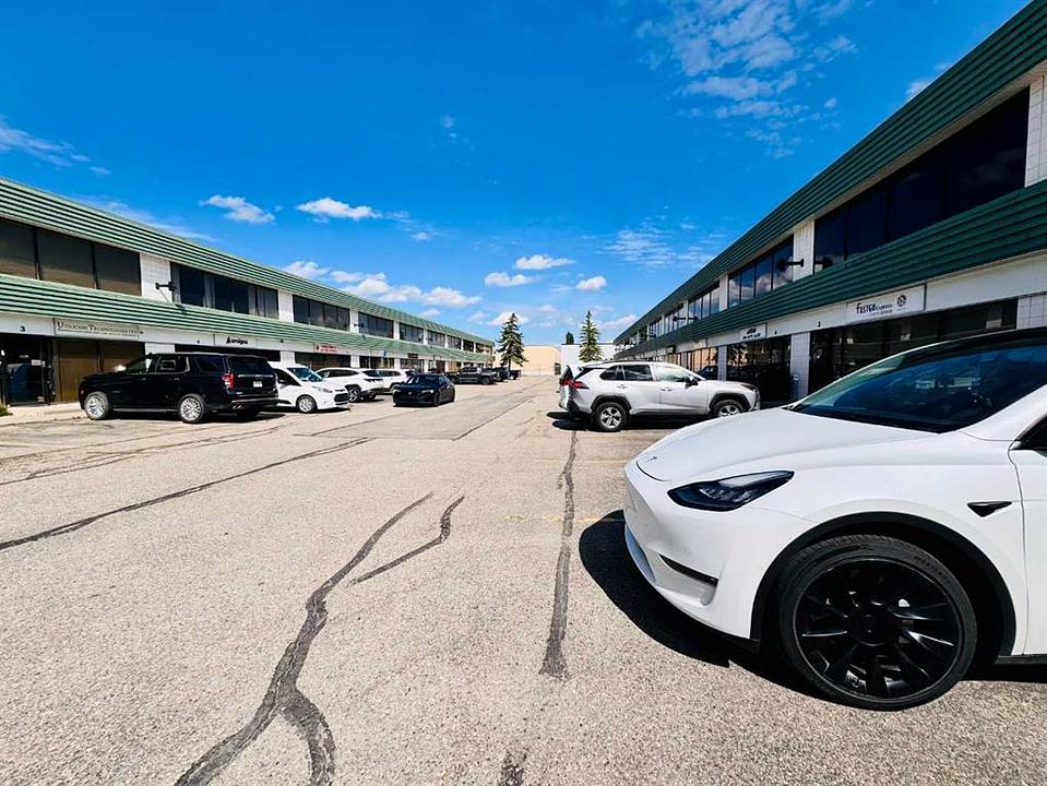 2 - 3610 29 Street Northeast, Calgary, AB