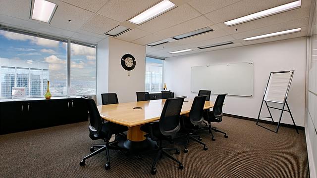 4 Robert Speck Parkway, Mississauga, ON