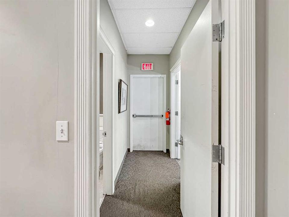 902 9 Avenue Southwest, Calgary, AB
