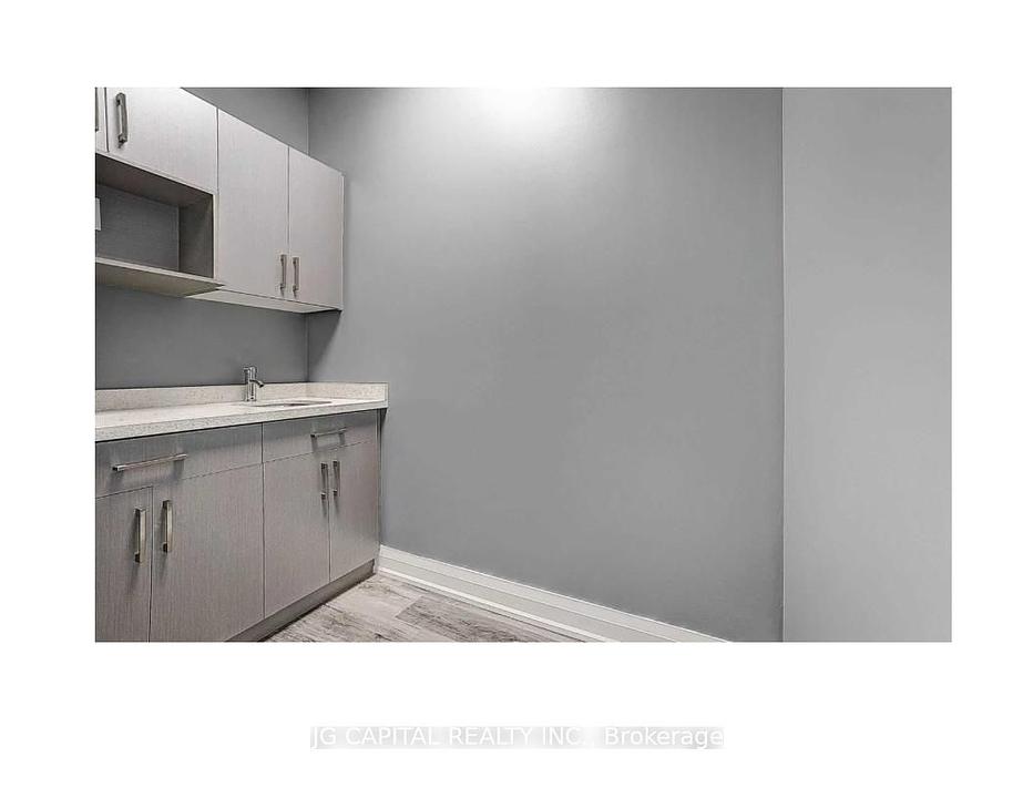 301 - 218 Export Boulevard, Mississauga, ON