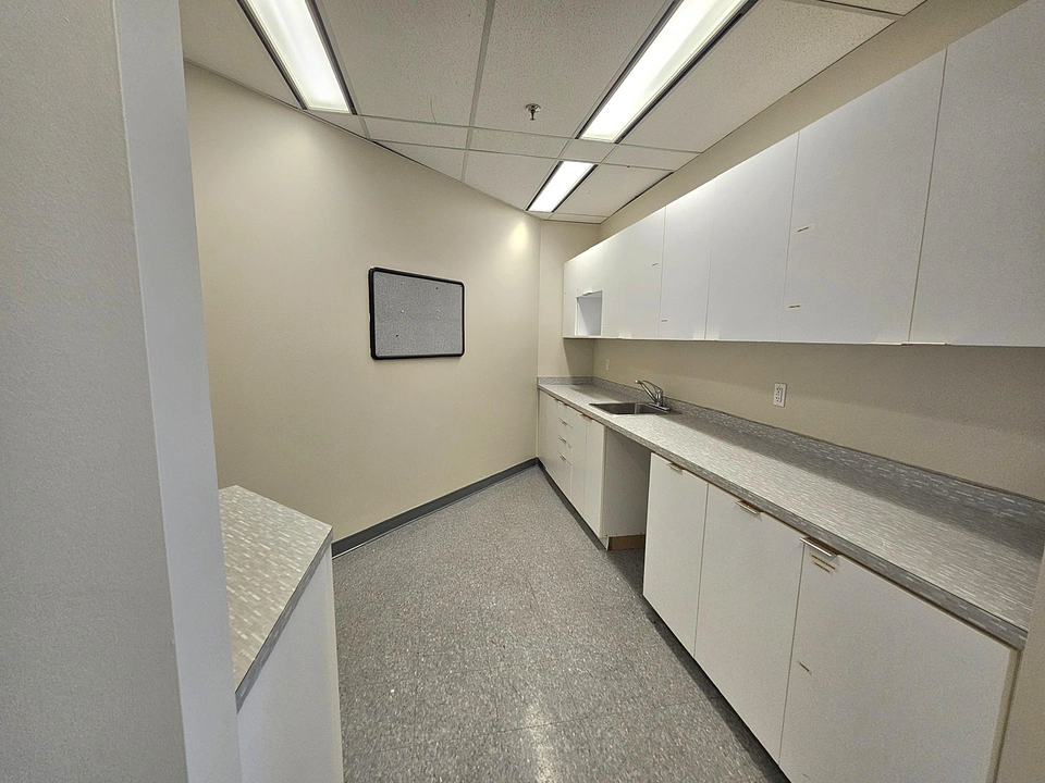 640 - 33 City Centre Drive, Mississauga, ON
