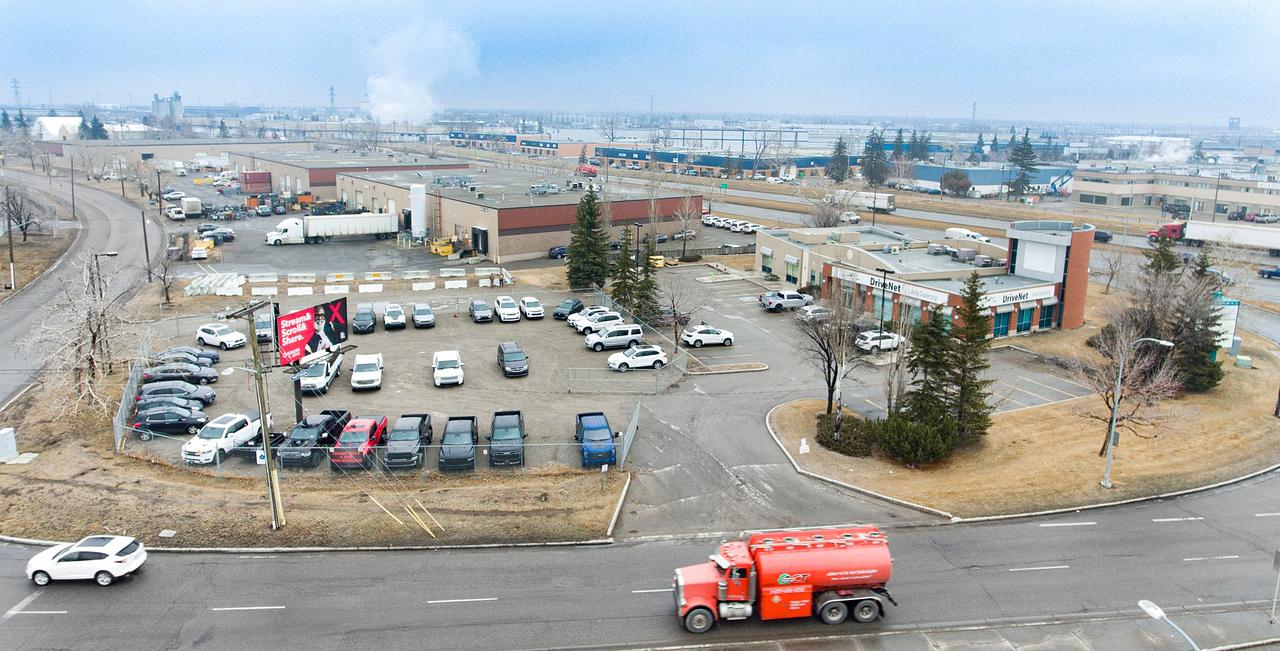 Yard - 6118 30 Street Southeast, Calgary, AB