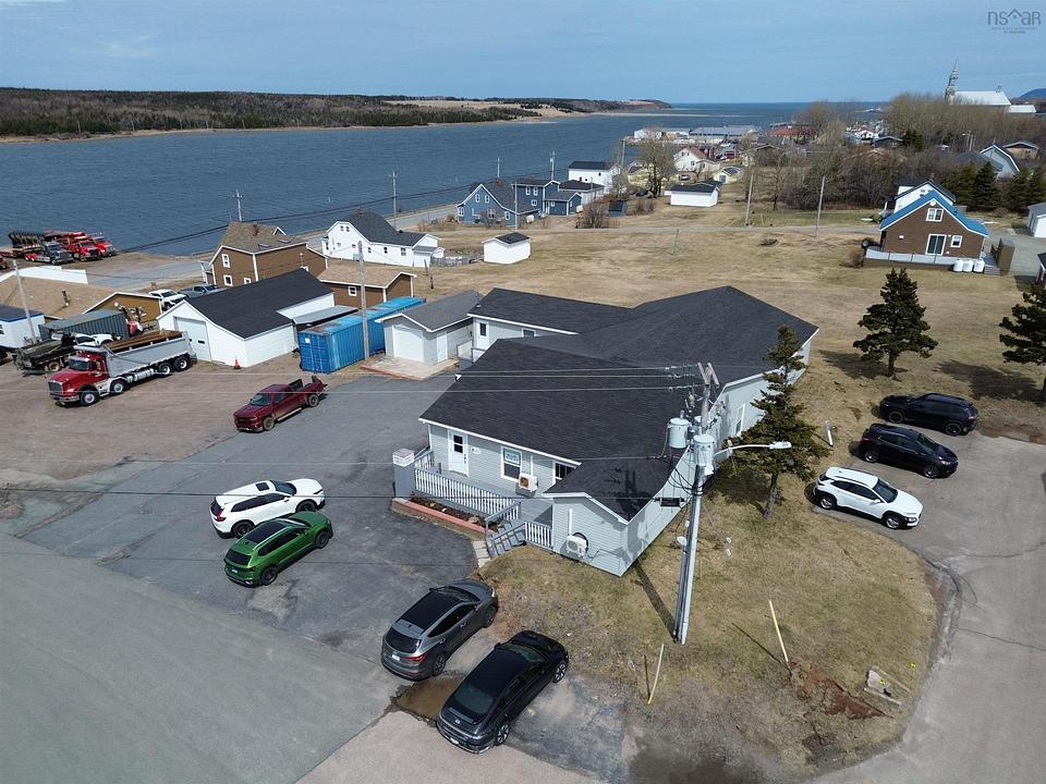 15 Pere Goirrior Avenue, Chéticamp, NS