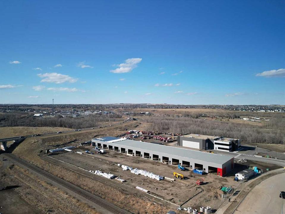 18 - 25 Southbank Crescent, Okotoks, AB