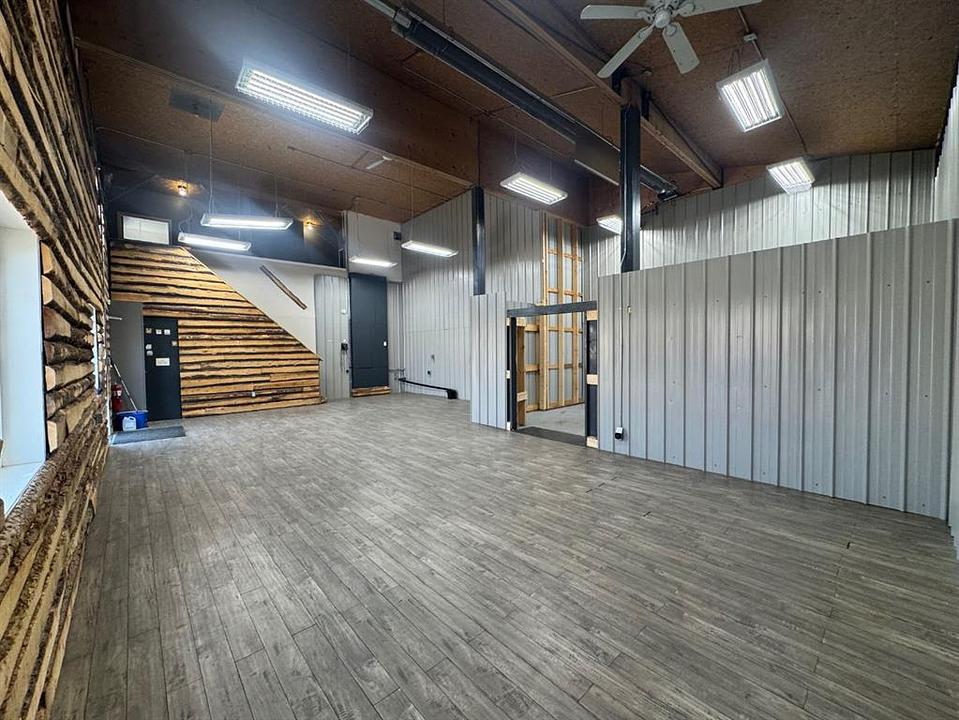 B - 6223 48 Avenue, Camrose, AB