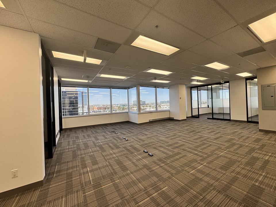 530 - 2680 Skymark Avenue, Mississauga, ON