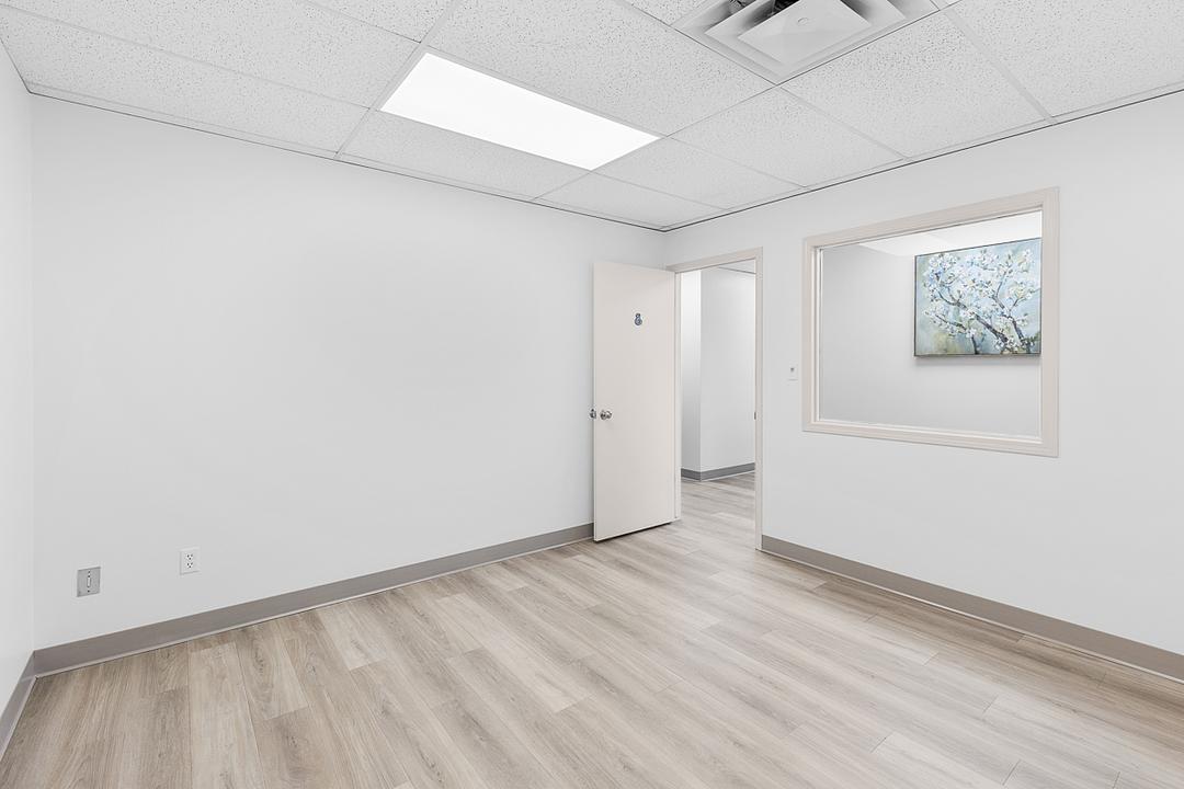 200 - 1974 Moss Court, Kelowna, BC