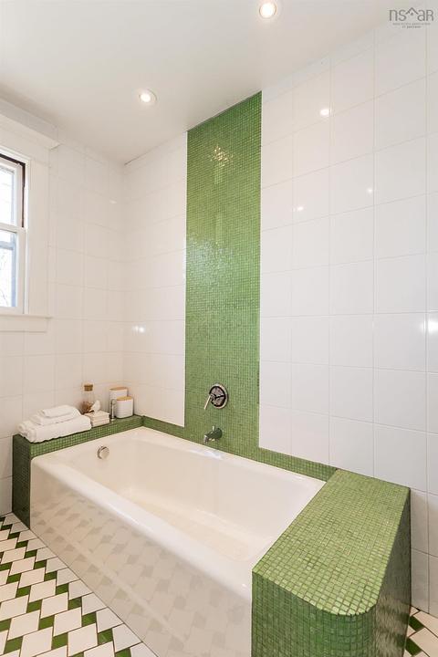 12 Linden Avenue, Wolfville, NS