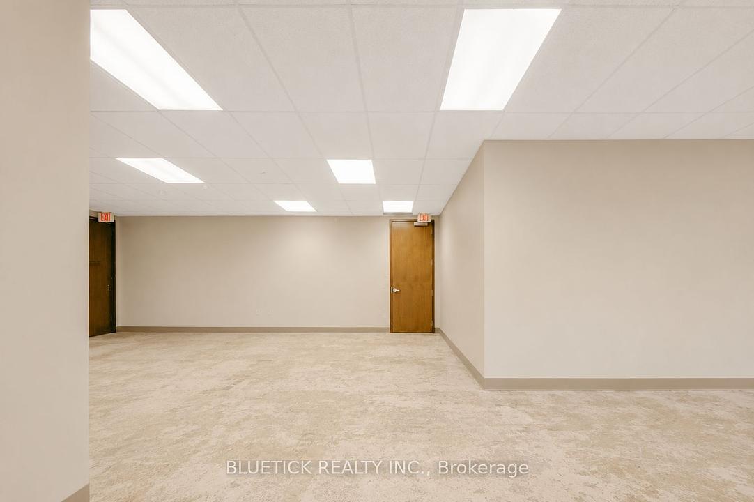 202 - 700 Dorval Drive, Oakville, ON