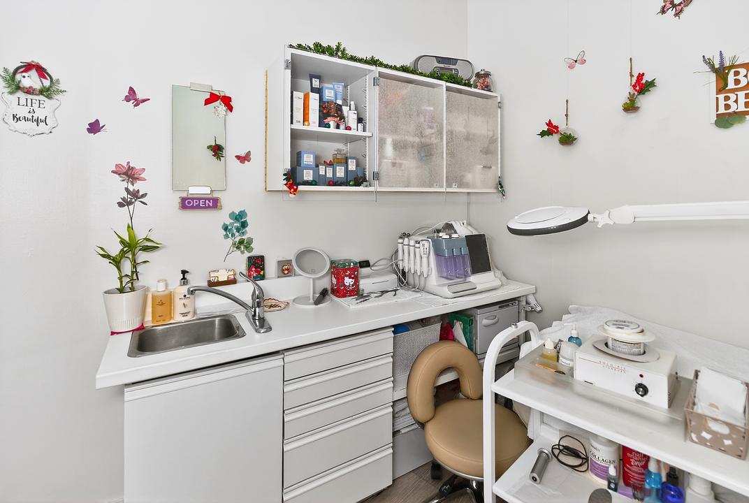 12085 CONFIDENTIAL, North Vancouver, BC