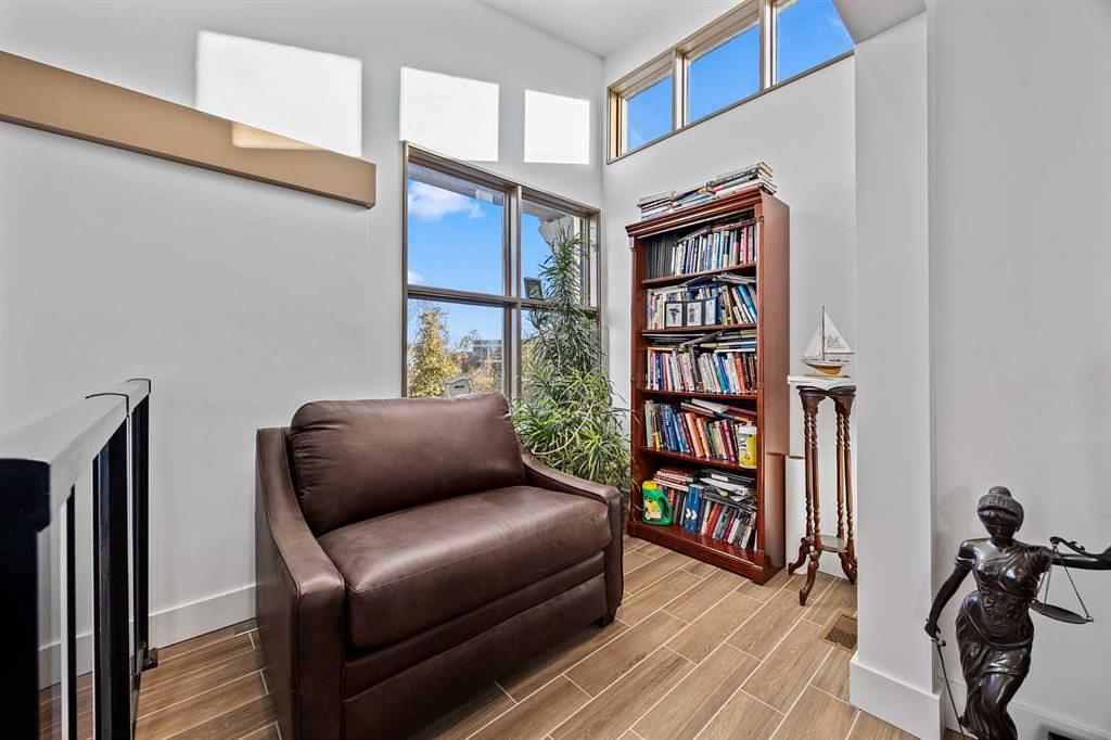 1742 10 Avenue Southwest, Calgary, AB