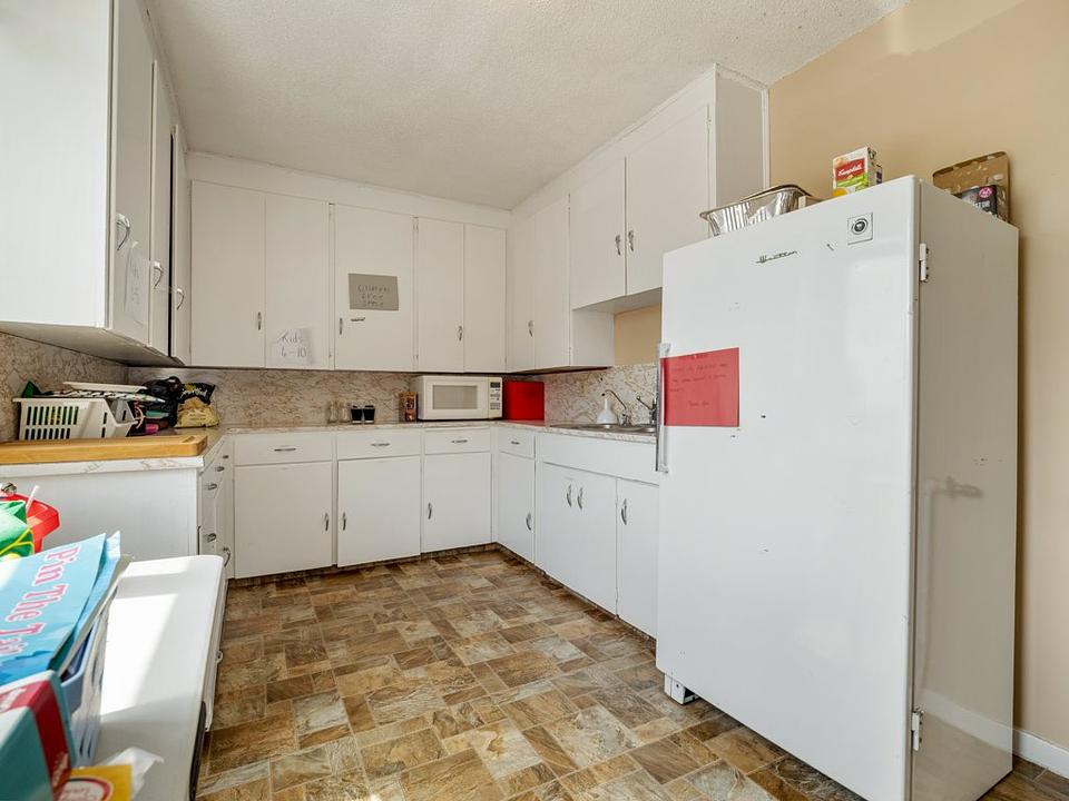 327 10 Street South, Lethbridge, AB
