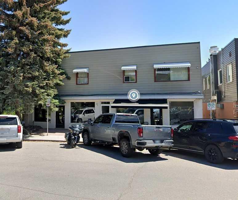 2 - 7 Parkdale Crescent Northwest, Calgary, AB