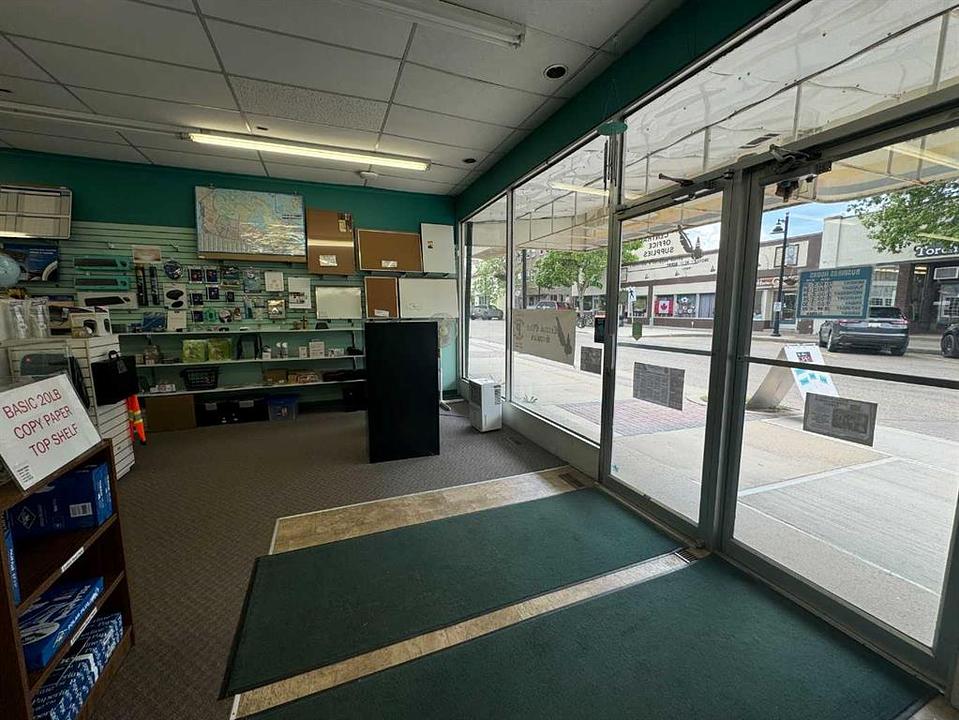 5026 50 Avenue, Ponoka, AB
