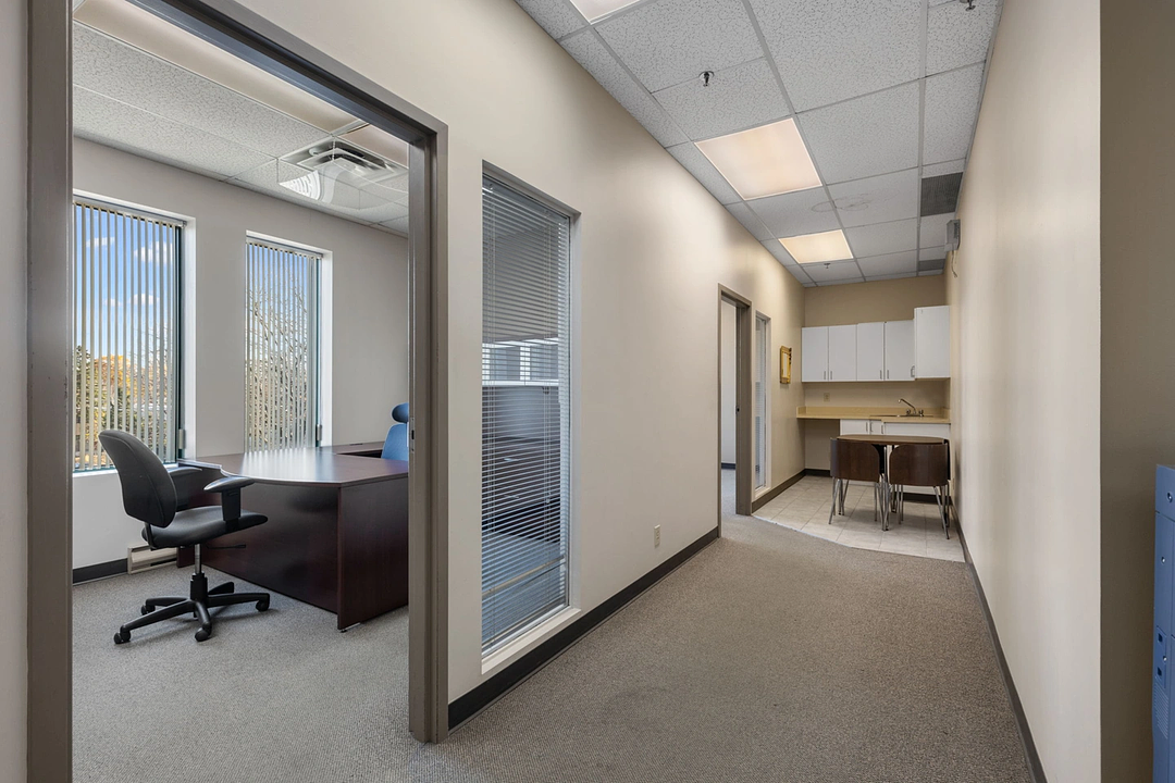 330 - 8150 Boulevard Métropolitain Est, Montréal, QC