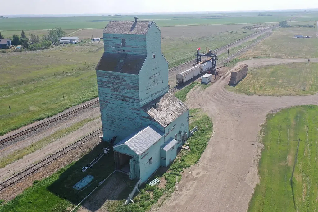 Railway Avenue, Brant, AB