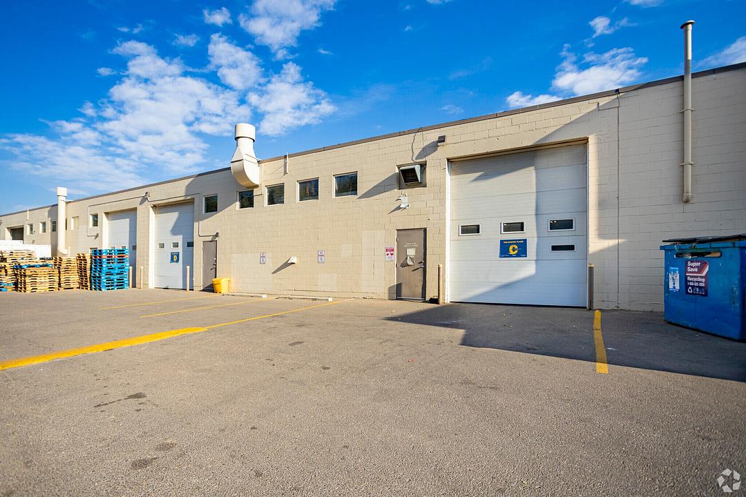 933a 48 Avenue Southeast, Calgary, AB