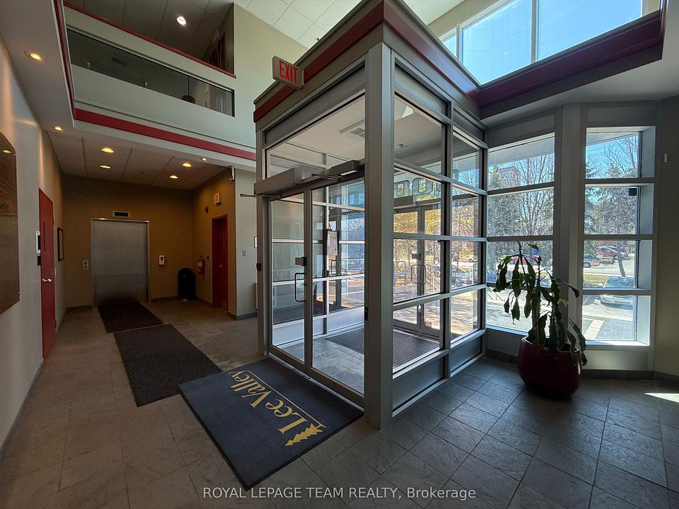 900 Morrison Drive, Ottawa, ON