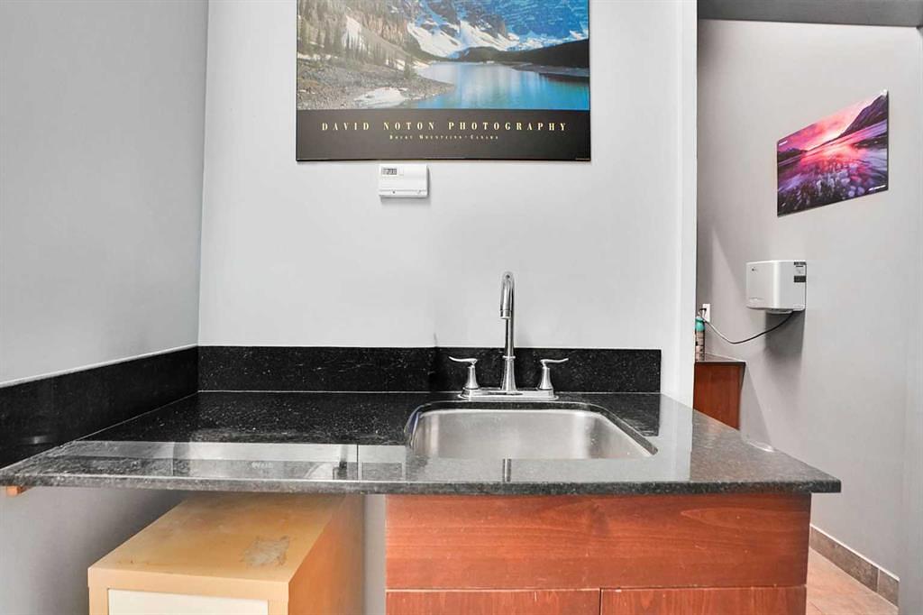 880 4 Avenue Southwest, Calgary, AB