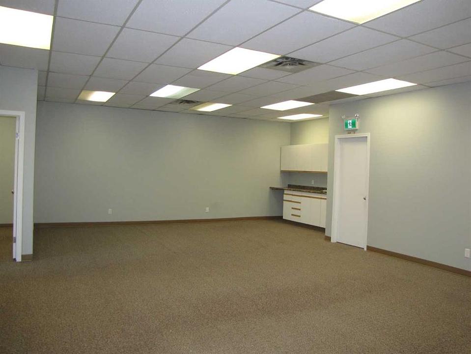 B - 4924 48 Avenue, Innisfail, AB