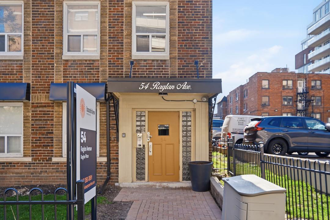 Raglan Avenue, Toronto, ON