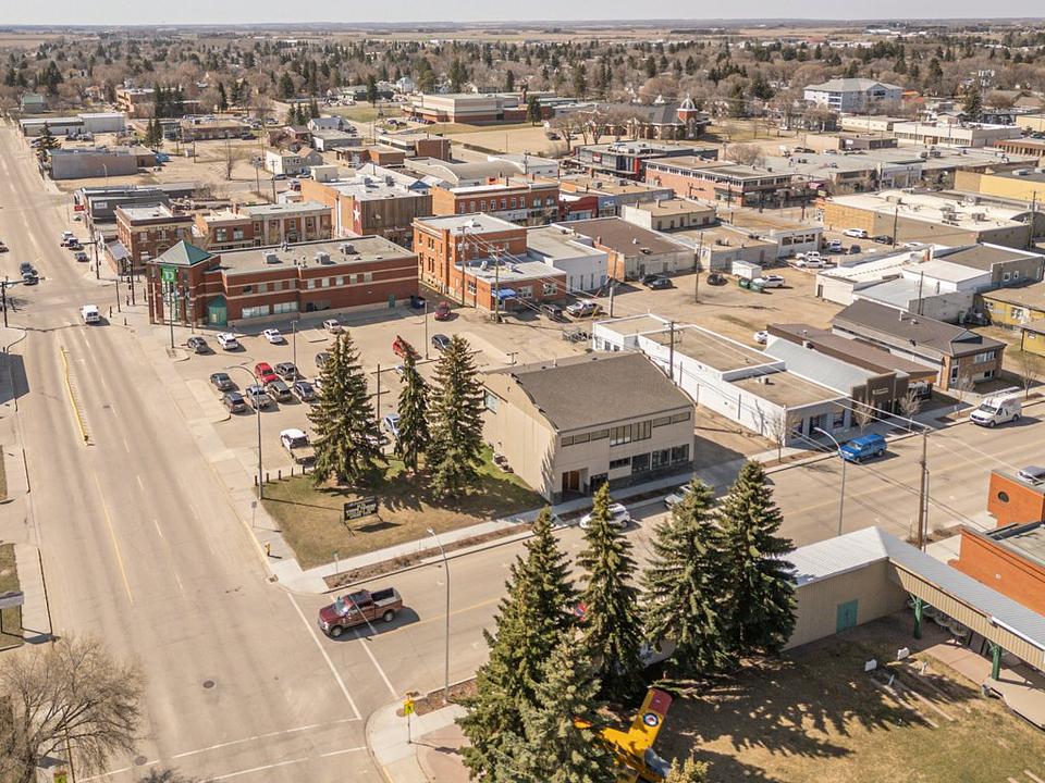 5001 51 Avenue, Wetaskiwin, AB