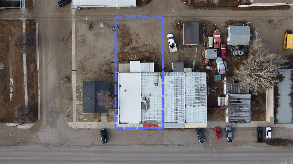14 Railway Avenue South, Lomond, AB