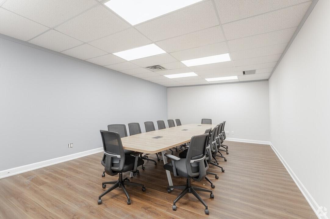 600-5 - 710 Dorval Dr, Oakville, ON