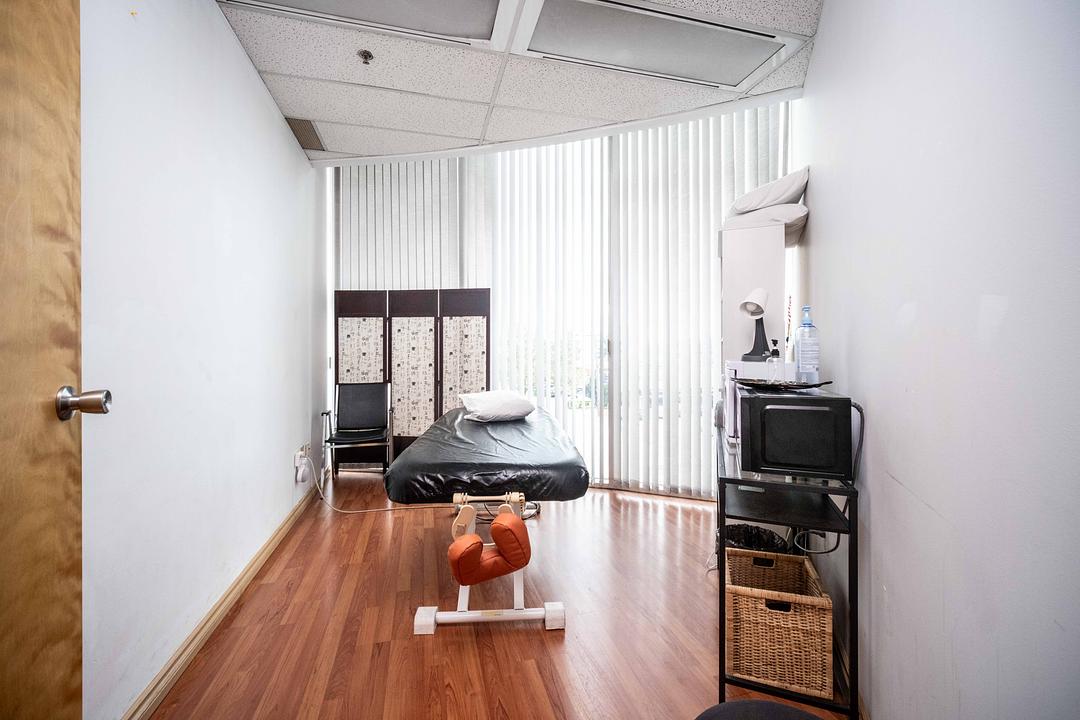 301 - 4885 Kingsway, Burnaby, BC