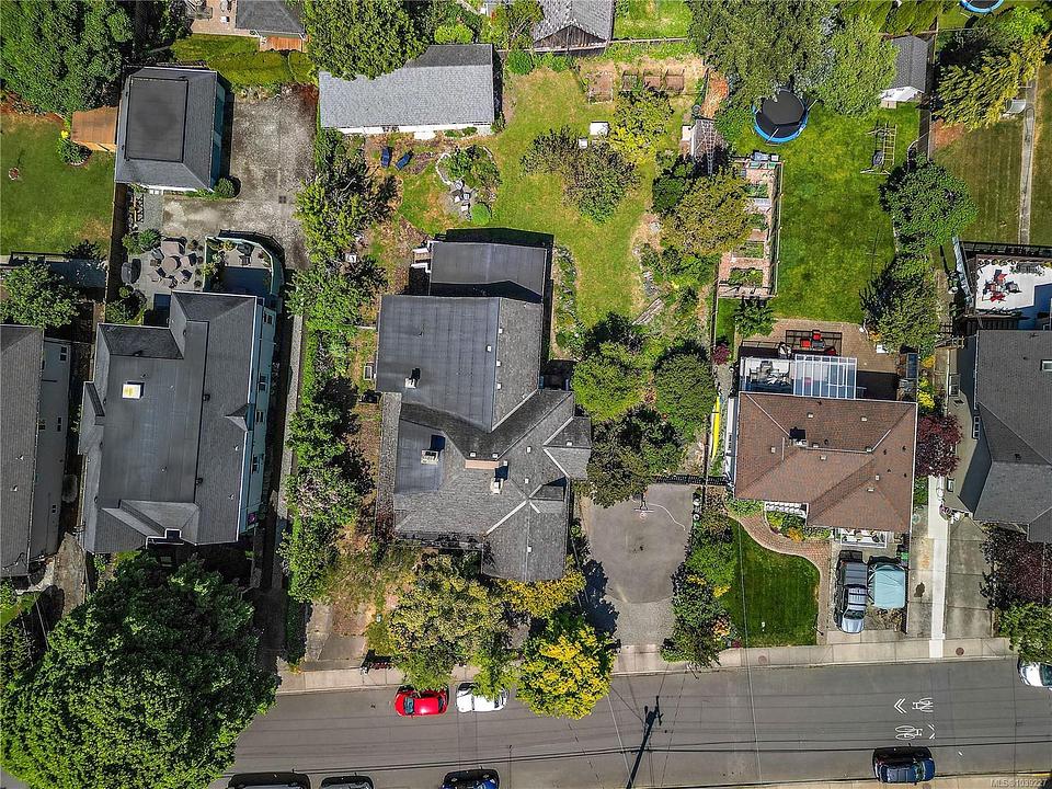 1736 Haultain Street, Victoria, BC